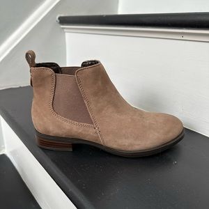 Sperry Tan Suede Ankle Boot Womens Size 5.5